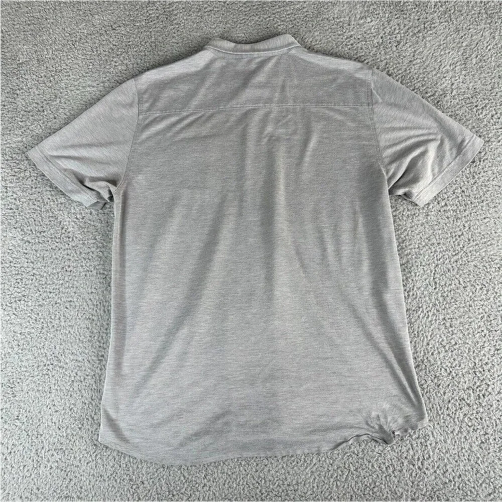 Travis Mathew Men’s Medium Shirt Casual Short Sleeve Button Front Pima Cotton